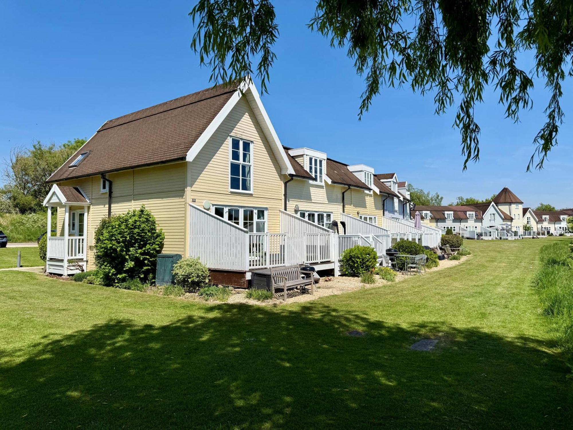Emerald Lake House South Cerney Exterior photo